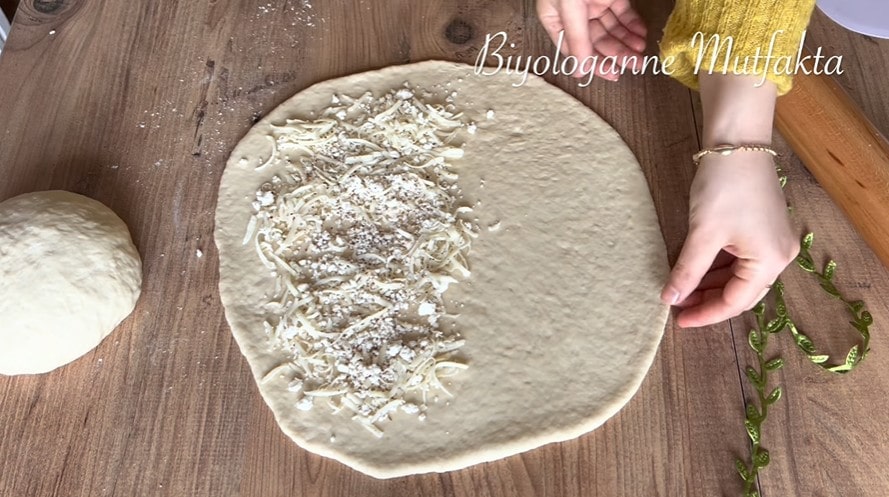 pratik peynirli çörek