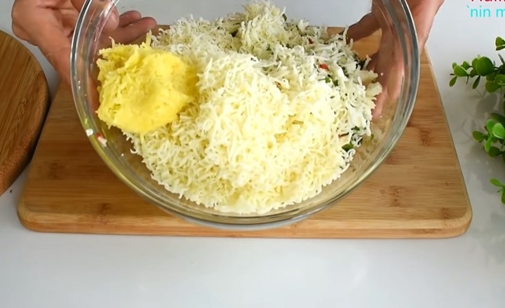 peynirli sebzeli çörek karışımı